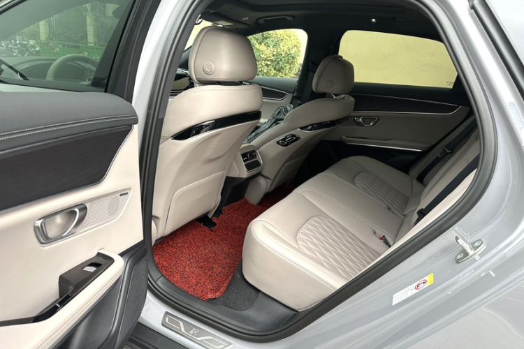 Used BYD Han 2025 DM-i Intelligent Driving Edition 125KM LiDAR Flagship Model Interior 3