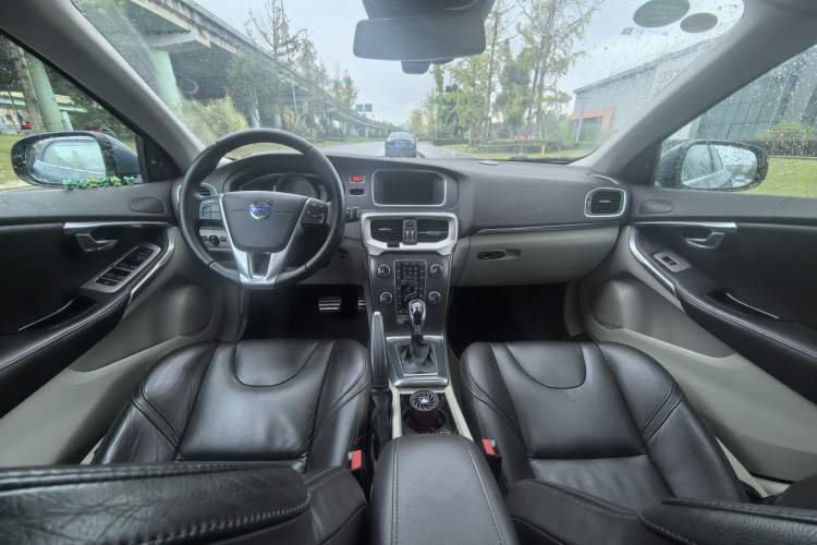 Used Volvo V40 2014 T5 Prestige Edition
