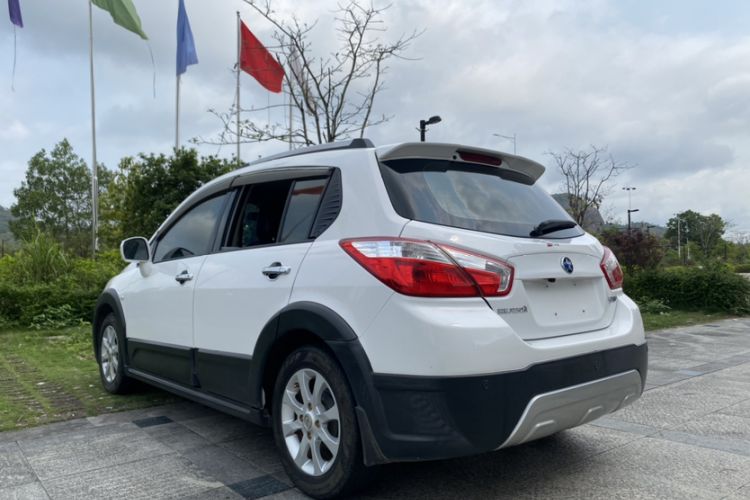 Used Venucia R50X 2015 1.6L Manual Luxury Edition Exterior 3