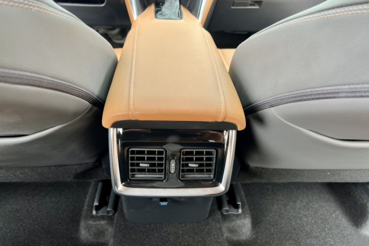 Used Toyota Venza 2022 Dual-Engine 2.5L CVT Two-Wheel Drive Prestige Edition Interior 2