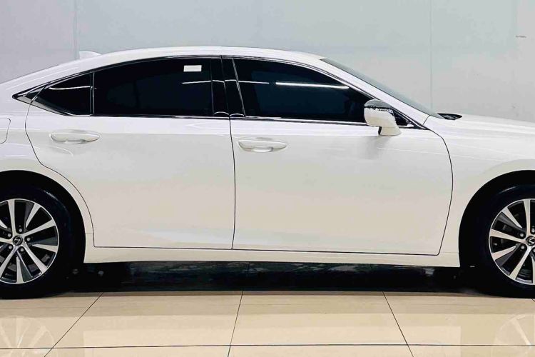 Used Lexus ES 2018 200 Excellence Edition China V Standard
