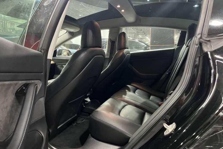 Used Tesla Model 3 2019 Long-Range Rear-Wheel-Drive Version Interior 7