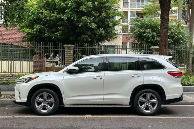 Used Toyota Highlander 2018 2.0T Two-Wheel-Drive Luxury Edition 7 Seats Emission Standard China V Exterior 2