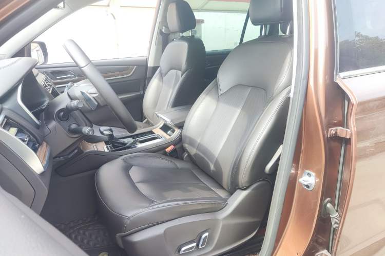 Used Roewe RX8 2018 30T Smart Connectivity Two-Wheel Drive Flagship Edition
