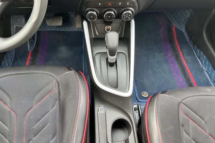 Used Chevrolet Cavalier 2022 325T Automatic Enjoyment Edition Gear Lever