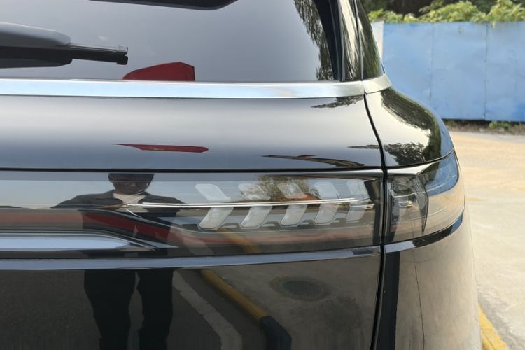 Used VOYAH FREE 2023 Four-Wheel Drive Extended-Range Model with Ultra-Long Range
