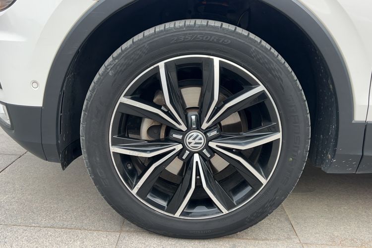 Used Volkswagen Tiguan L 2019 Revised 330TSI Automatic Two-Wheel Drive Smart & Luxury Edition China VI Standard