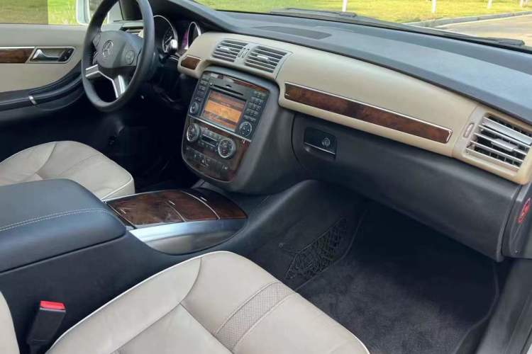 Used Mercedes-Benz R-Class 2011 R 350 L 4MATIC
