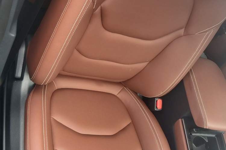 Used FAW Senya R9 2018 1.2T Manual Luxury Smart Edition