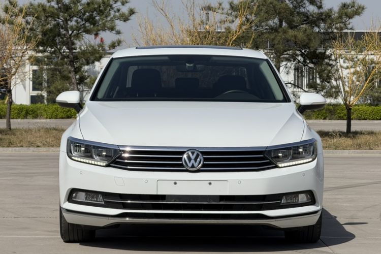 Used Volkswagen Magotan 2018 330TSI DSG Luxury Model Exterior 10