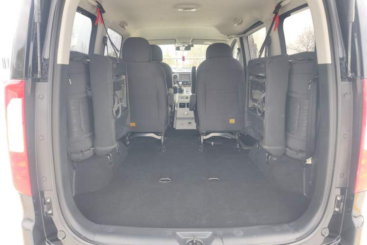 Used JAC Refine M3 2022 1.8L 7-seat Standard Edition
