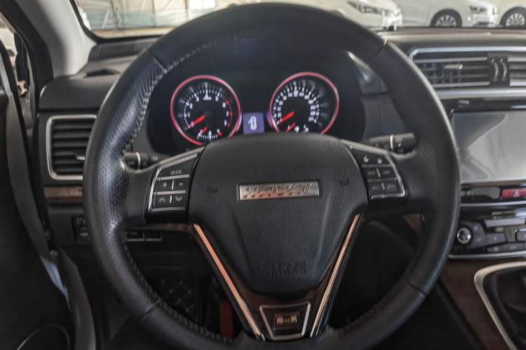 Used Haval H6 2015 Revised Version Sport Edition 1.5T Manual Transmission Two-Wheel Drive Elite Grade Interior 2