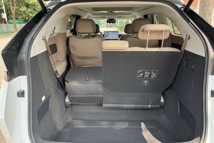 Used XPeng X9 2025 740 Ultra-Long Range Max
