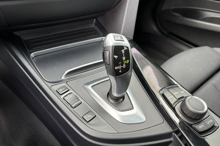 Used BMW 3 Series GT 2018 320i Sport Edition Gear Lever