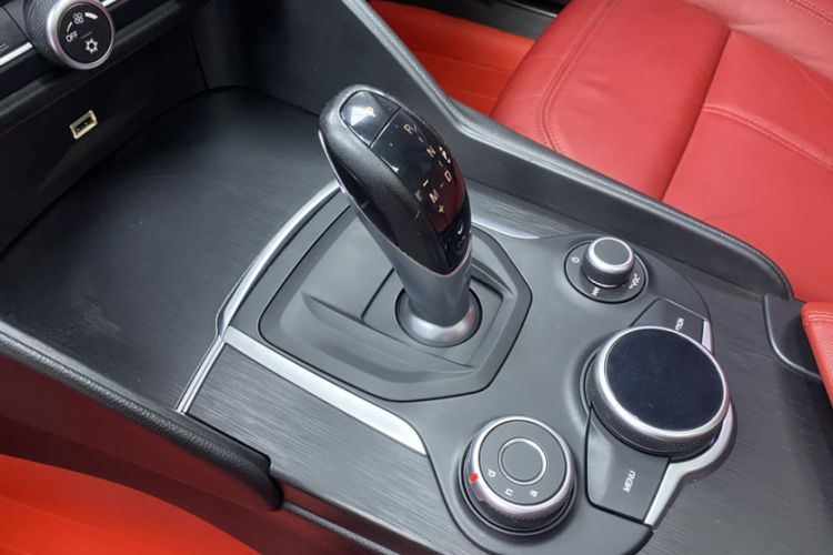 Used Alfa Romeo Giulia 2017 2.0T 200HP Luxury Edition
