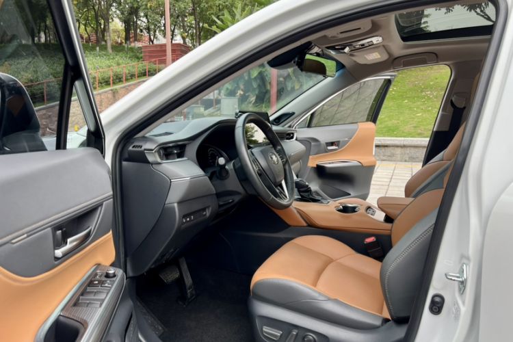 Used Toyota Venza 2022 2.0L CVT Two-Wheel Drive Prestige Edition Interior 4