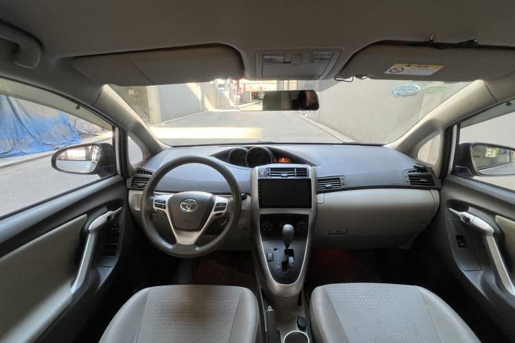 Used Toyota Verso 2014 Starlight 180E CVT Elite Edition Interior 1