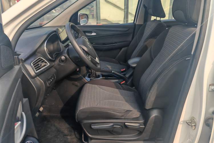 Used Baojun 730 2019 1.5L Manual Fashion Model 7-seater National V