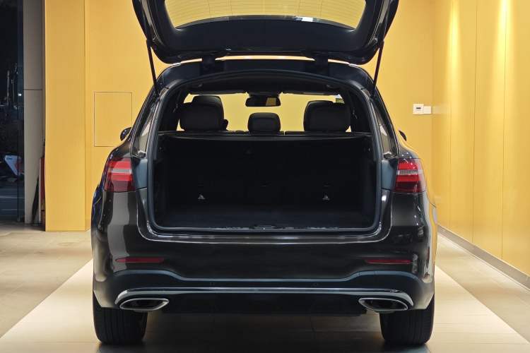 Used Mercedes-Benz GLC 2017 GLC 260 4MATIC Luxury Model
