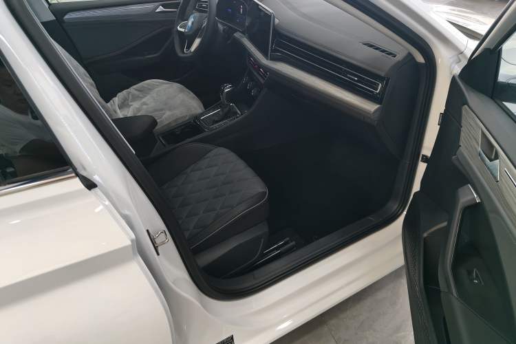 Used Volkswagen Sagitar 2024 300TSI DSG Excellence Edition
