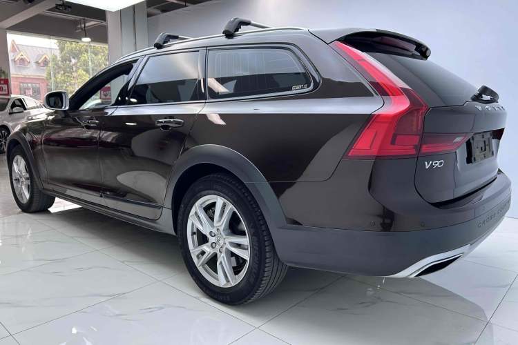 Used Volvo V90 2017 Cross Country T5 AWD Smart Range Edition