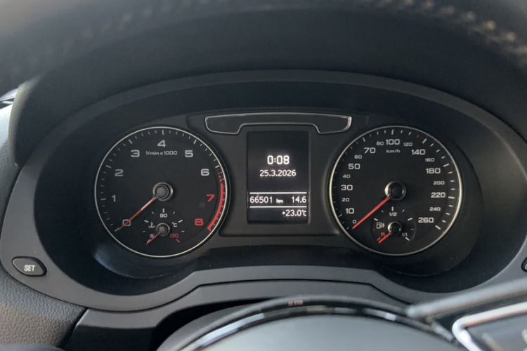 Used Audi Q3 2018 30th Anniversary Edition 35 TFSI Fashion Model Odometer Close Up