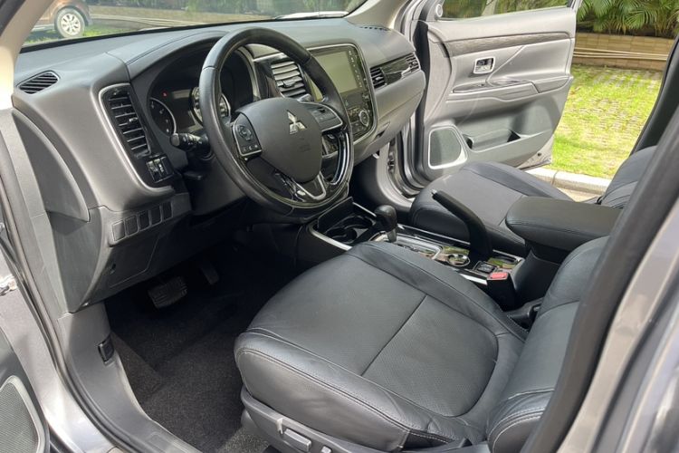 Used Mitsubishi Outlander 2018 2.0L Two-Wheel Drive Glory Edition 5 Seats
