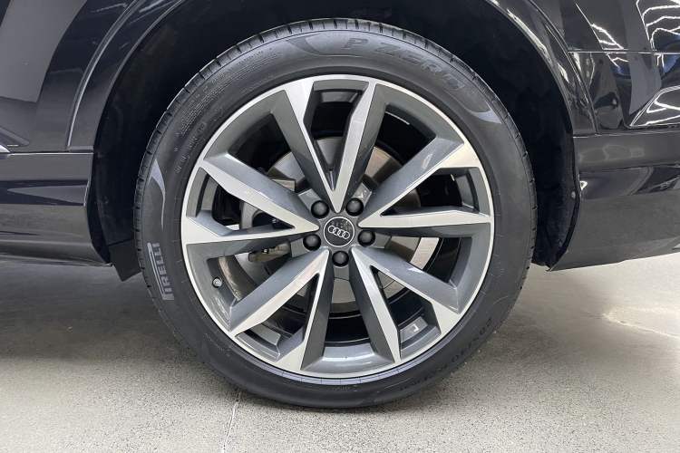 Used Audi Q7 2021 55 TFSI quattro S line Sport model

