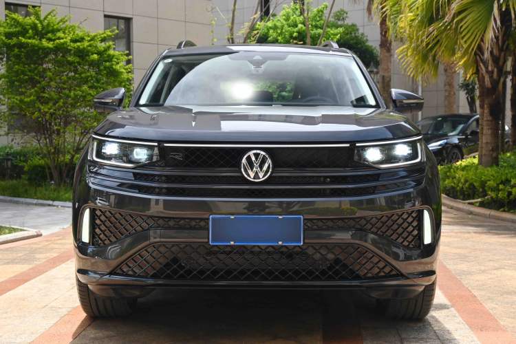 Used Volkswagen Tavendor 2024 380TSI All-Wheel Drive R-Line Blacklight Knight Edition Exterior 1