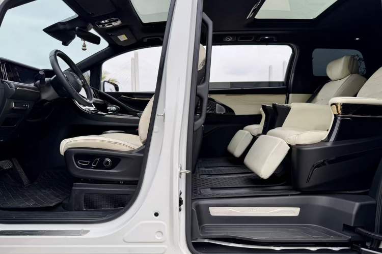 Used GAC Trumpchi M8 2023 Zongshi Series Dual-Motor Flagship Edition