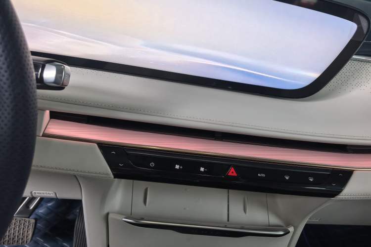 Used Buick GL8 New Energy 2024 Lu Zun Luxury Edition 7-Seater Audio And AC Panel