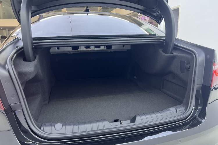 Used Jaguar XFL 2023 XFL 2.0T P250 Two-Wheel-Drive Luxury Deluxe Edition