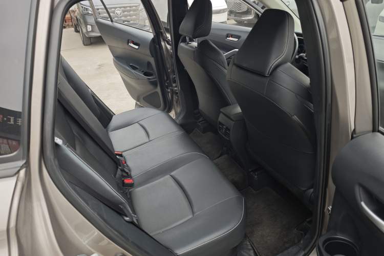 Used Toyota FRONTLANDER 2023 2.0L Smart Electric Hybrid Dual-Engine Deluxe Version
