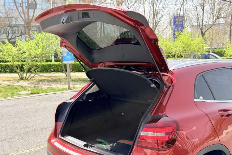 Used Mercedes-Benz GLA 2018 GLA 200 Fashion Model Trunk