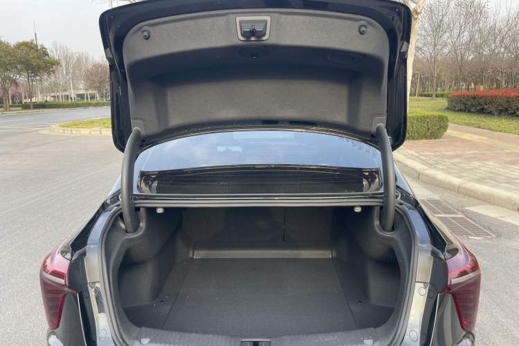 Used Hongqi H5 2025 2.0T Automatic Xuan Ying Edition
