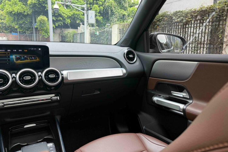 Used Mercedes-Benz GLB 2022 Second Facelift GLB 200 Dynamic Edition Interior 3