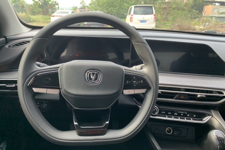 Used CHANGAN Eado 2022 PLUS 1.6L GDI Manual Luxury Model Interior 5