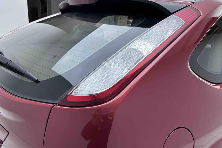 Used Ford Focus 2013 Hatchback Classic 1.8L Automatic Base Model Exterior 7