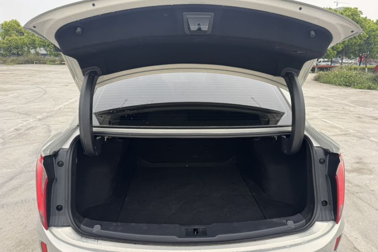 Used Hongqi E-QM5 2022 431 km Charge & Enjoy Edition