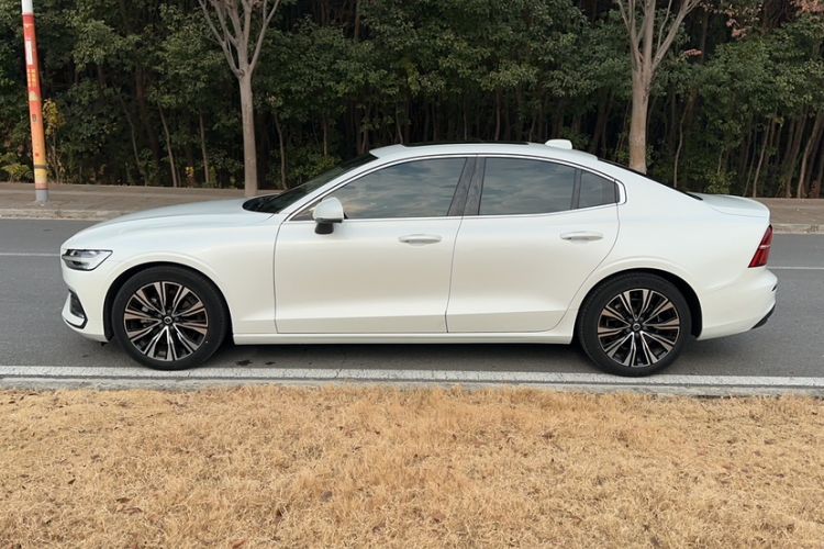 Used Volvo S60 2023 B4 Zhiyuan Luxury Edition
