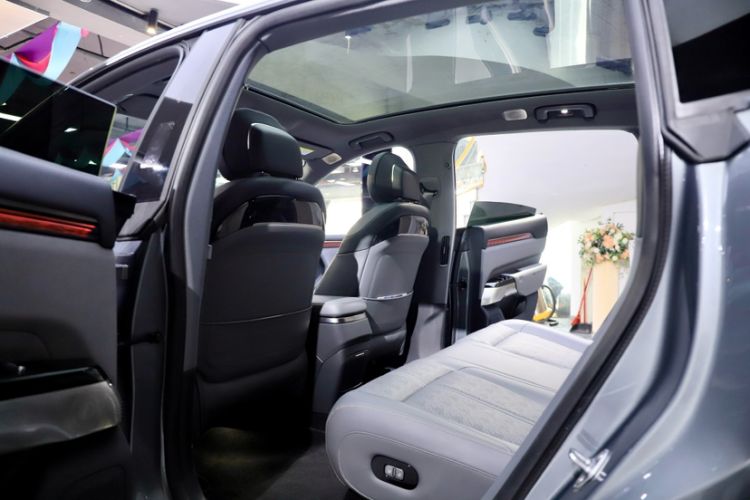 Used Zeekr 7X 2025 100 kWh Long-Range Rear-Wheel Drive with Intelligent Driving Features