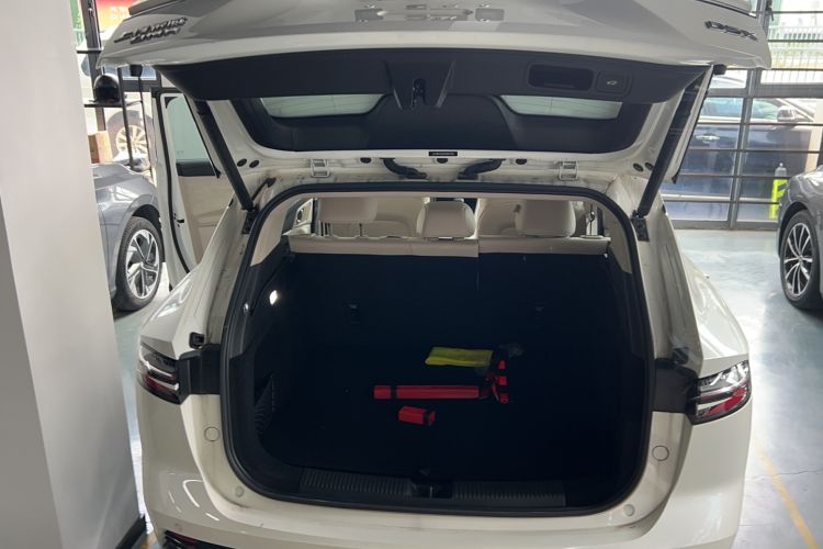 Used Roewe D5X DMH 2024 135 Tech Edition