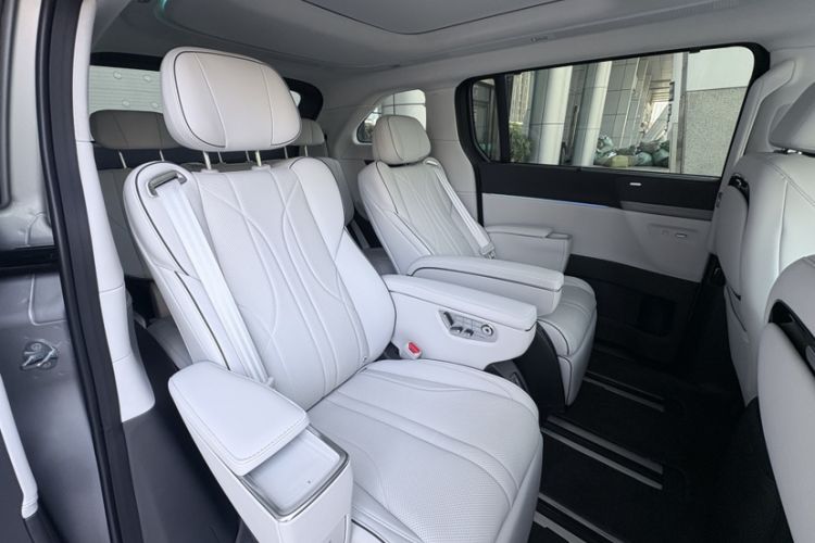 Used XPeng X9 2025 650 Long-Range Max Interior 3