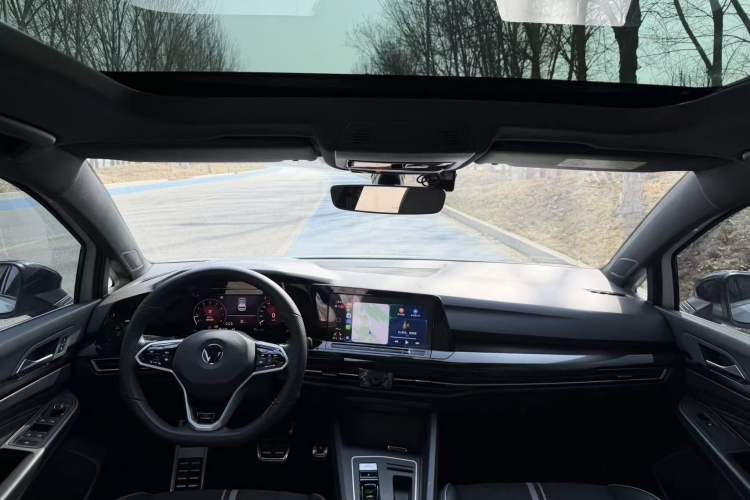 Used Volkswagen Golf 2023 280TSI DSG R-Line Lite Audio And AC Panel