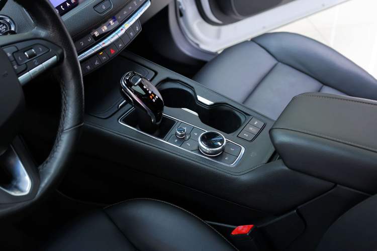 Used Cadillac XT4 2020 28T 4x4 Platinum Sport Edition Interior 8