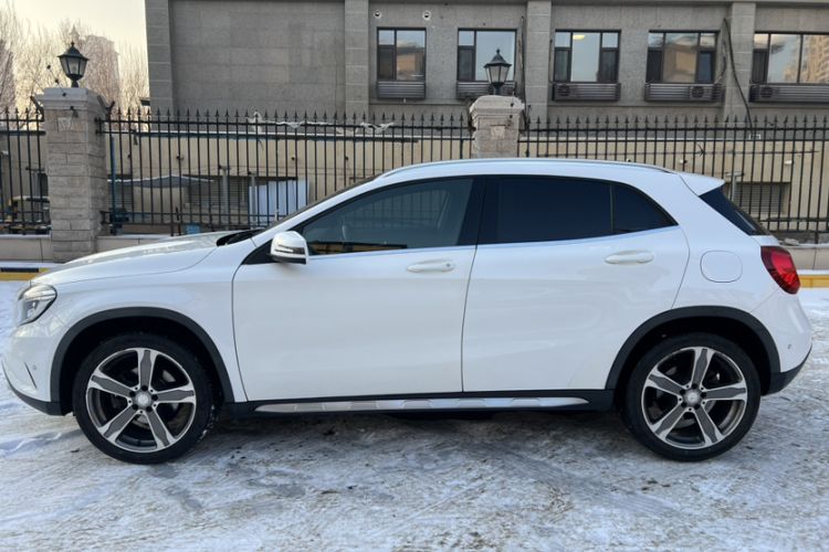 Used Mercedes-Benz GLA 2015 GLA 220 4MATIC Luxury Model Exterior 2