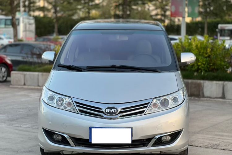 Used BYD M6 2015 2.4L Automatic Prestige Edition
