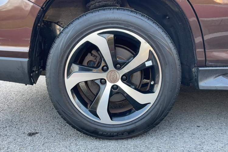 Used BYD S7 2016 2.0T Automatic Prestige Plus Exterior 5