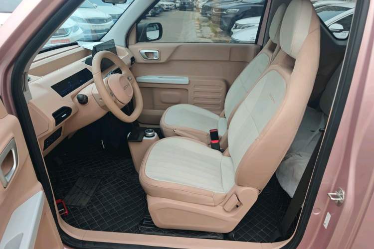 Used Geely Galaxy Panda 2024 Facelifted Panda Mini 200km Dragon Edition Interior 6