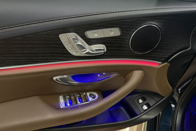 Used Mercedes-Benz E-Class New Energy 2022 Restyled E 350 e L Plug-in Hybrid Sports Sedan Interior 3